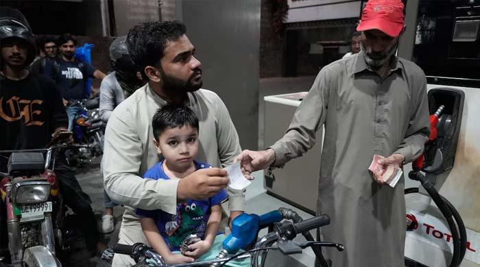 ’فیول اسکیم مستحقین تک محدود ہو‘، آئی ایم ایف کا وسیع پیمانے پر فیول اسکیم فوری ختم کرنے کا مطالبہ