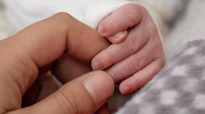 دنیا بھر میں شرح پیدائش میں تیزی سے کمی، لوگ اب بچے کیوں نہیں چاہتے؟
