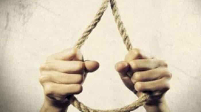 اسلام آباد: مبینہ خود کشی کرنیوالی طالبہ گولڈ میڈلسٹ تھی، دودھ فروش والد نے پلاٹ بیچ کر ایجنٹ کو رقم دی، ذرائع