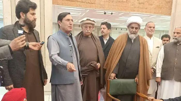 پی ٹی آئی کے پی حکومت بچانے اور عمران کیلئے ریلیف حاصل کرنے کا موقع گنوا بیٹھی