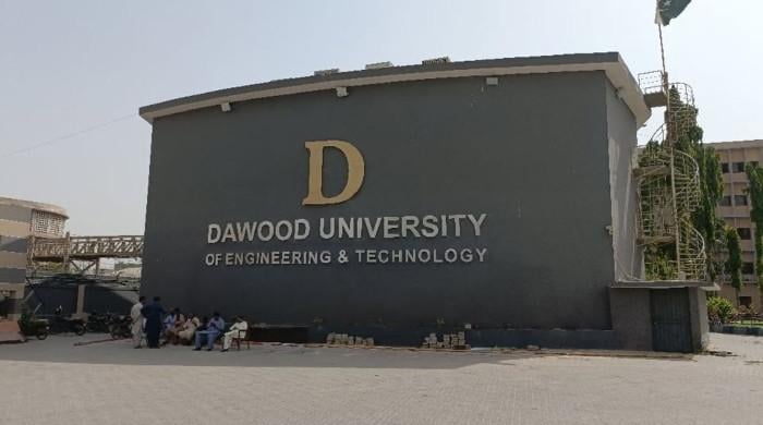 داؤد انجینئرنگ کے داخلہ ٹیسٹ میں کراچی بورڈ کے 92 فیصد طلبہ کامیاب، اندرون سندھ سرکاری تعلیمی اداروں کی قلعی کھل گئی