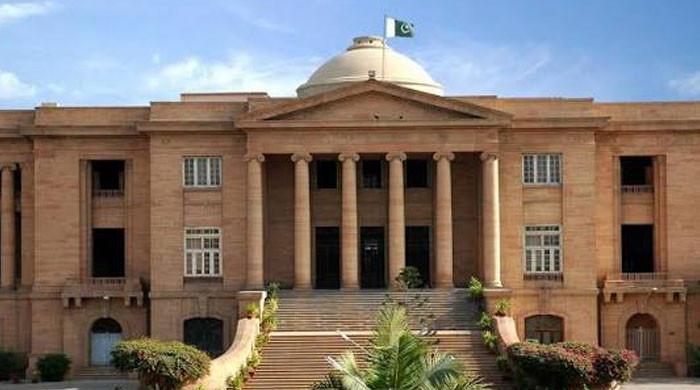 سندھ ہائیکورٹ کا نجی اسکولوں کو جون جولائی کی فیس ایک ساتھ وصول نہ کرنے کا حکم