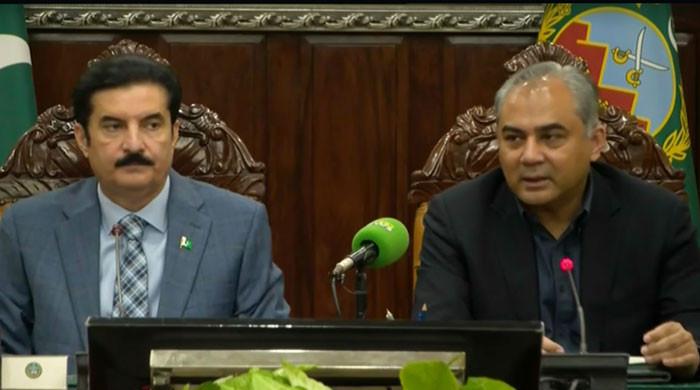 پشاور: اپیکس کمیٹی کا دہشگردوں کیخلاف کارروائیاں جاری رکھنے کا فیصلہ