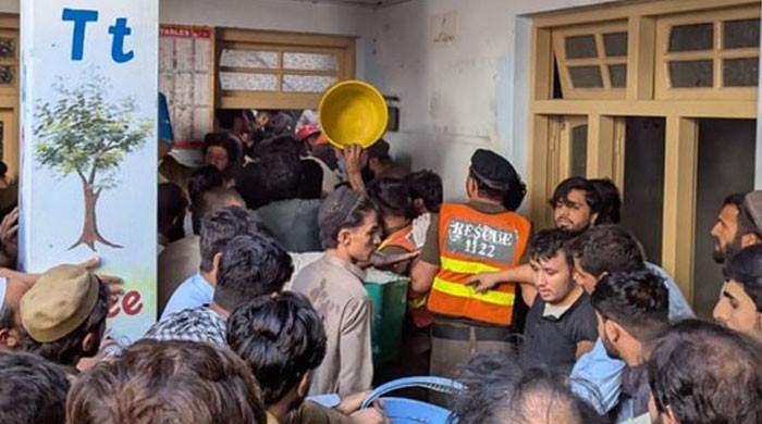 پشاور میں نجی اسکول کی چھت گرنے سے 21 بچے اور ایک ٹیچر جاں بحق 