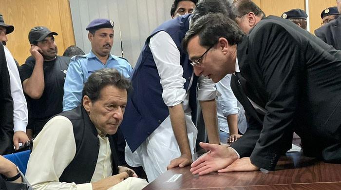 بیرسٹر گوہر کا عمران خان کے آفیشل ایکس اکاؤنٹ سے اظہار لاتعلقی