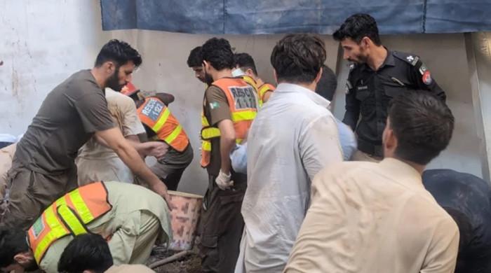 پشاور: دیر کالونی میں اسکول کی عمارت ناقص تعمیر کے باعث منہدم ہوئی، رپورٹ پولیس چیف کو ارسال