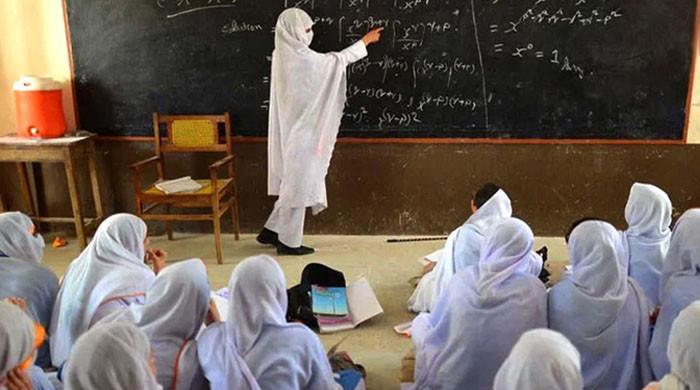 خیبرپختونخوا میں سرکاری اسکولوں کے تقریباً 37 ہزار کلاس روم خستہ حال ہونے کا انکشاف