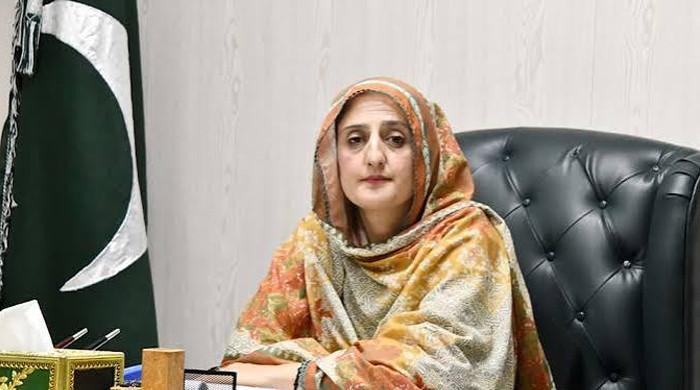 سرکاری گاڑی واپس کیوں نہیں کی؟ ڈپٹی اسپیکر کے پی ثریا بی بی کے خلاف پرچہ کٹ گیا