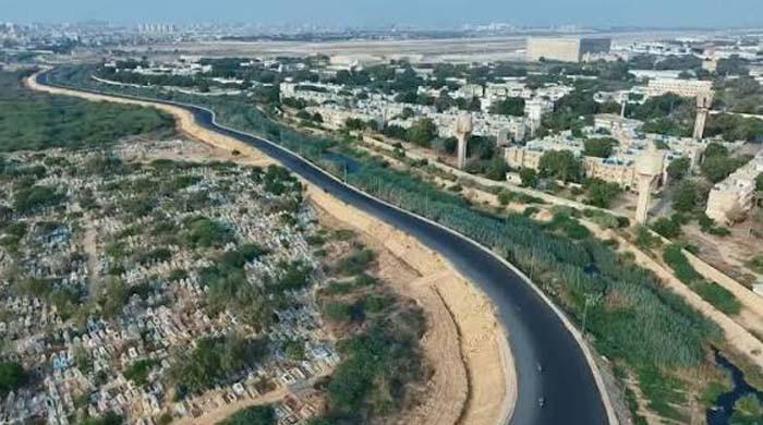 کراچی: ناتھاخان تا پہلوان گوٹھ سڑک کی تعمیرکے دوران ریلوے پولیس اور کے ایم سی میں جھگڑا