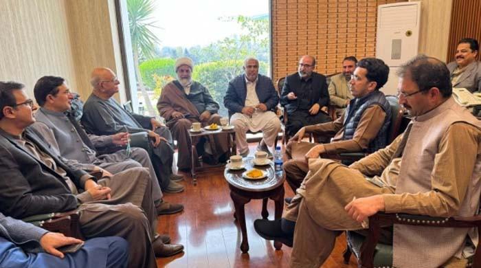 پی ٹی آئی کی عمران اور اہل خانہ کیلئے ریلیف لینے کی دوبارہ کوششیں، موقع ضائع ہونے کا اعتراف