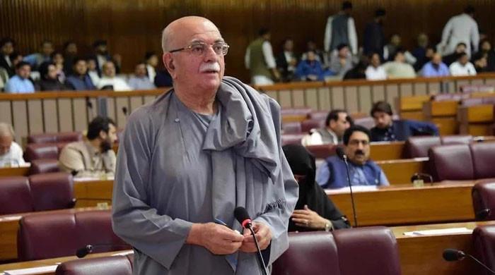 8 ایم این اے غائب ہیں، ہمیں بتایا جائے کہ خیبر پختونخوا کا وزیراعلیٰ کہاں ہے؟ محمود اچکزئی