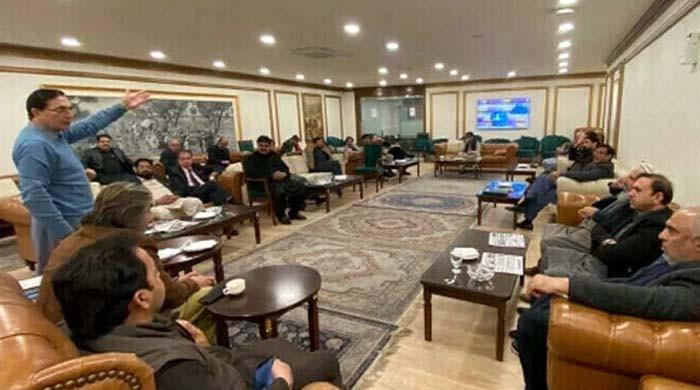 پی ٹی آئی کیلئے محدود ہوتے سیاسی میدان کے ذمہ دار پارٹی کے سخت گیر عناصر قرار