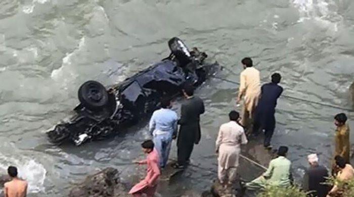 اسکول جانیوالے بچوں کی گاڑی دریائے نیلم میں جاگری، 4 بچے جاں بحق